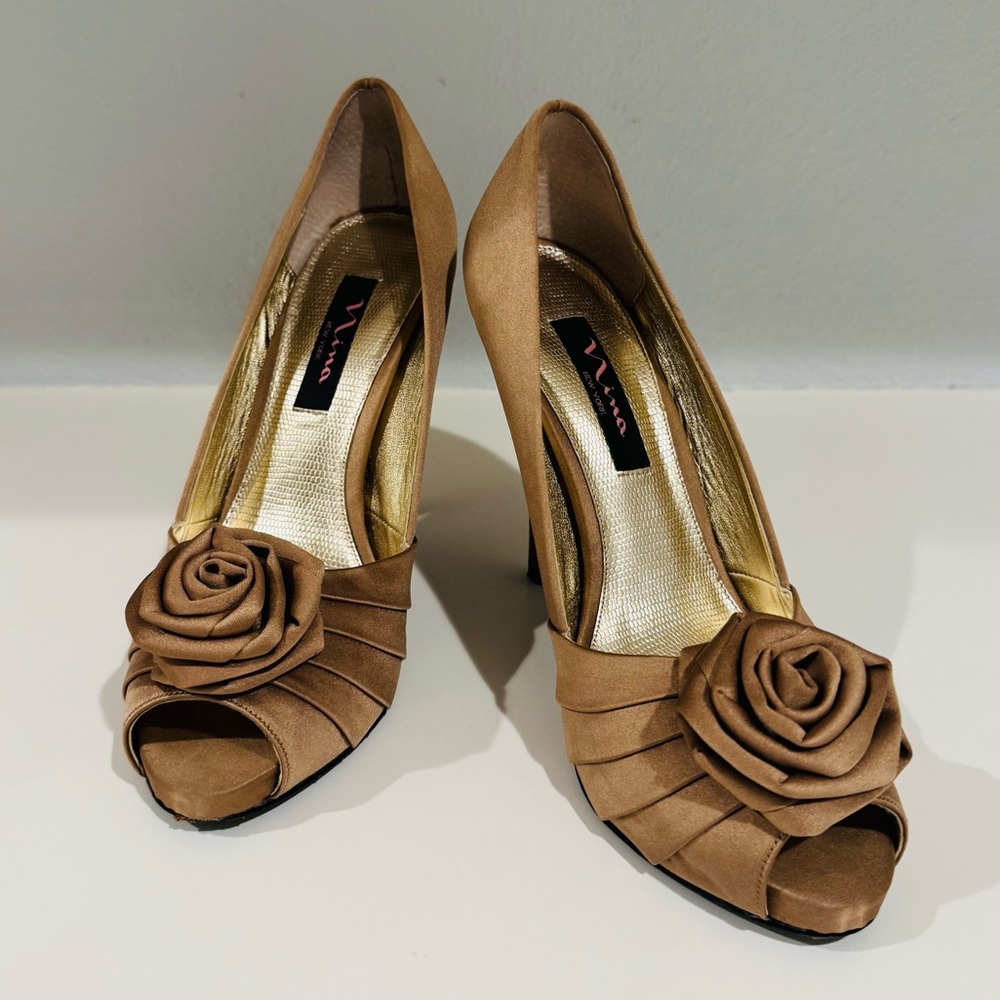 Nina Peep Toe Pump with Rose Details, Size 8